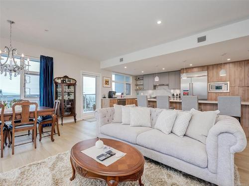 404-5120 Cordova Bay Rd, Saanich, BC - Indoor Photo Showing Living Room