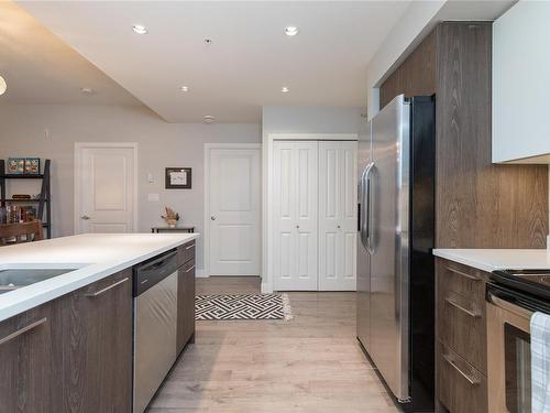 103-1000 Inverness Rd, Saanich, BC - Indoor Photo Showing Kitchen