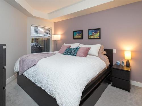 103-1000 Inverness Rd, Saanich, BC - Indoor Photo Showing Bedroom