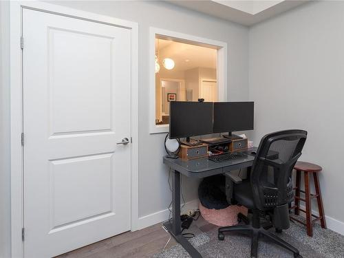 103-1000 Inverness Rd, Saanich, BC - Indoor Photo Showing Office