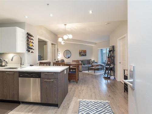 103-1000 Inverness Rd, Saanich, BC - Indoor Photo Showing Kitchen