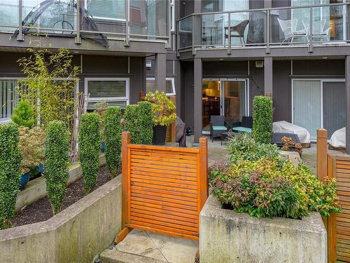 103-1000 Inverness Rd, Saanich, BC - Outdoor