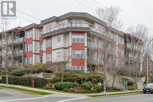 103 1000 Inverness Rd, Saanich, BC - Outdoor With Facade