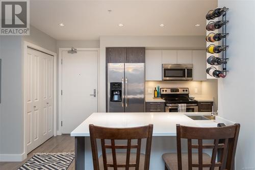 103 1000 Inverness Rd, Saanich, BC - Indoor Photo Showing Kitchen