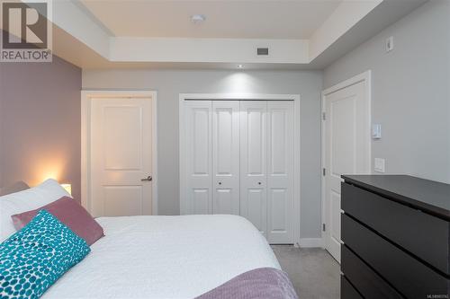 103 1000 Inverness Rd, Saanich, BC - Indoor Photo Showing Bedroom