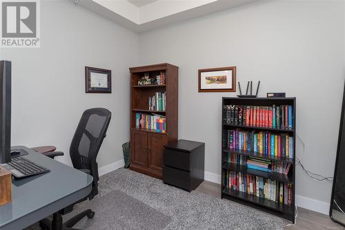 103 1000 Inverness Rd, Saanich, BC - Indoor Photo Showing Office