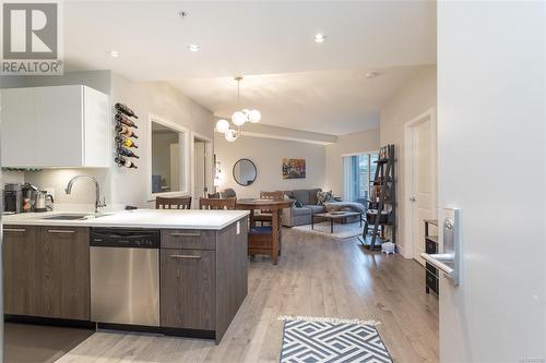 103 1000 Inverness Rd, Saanich, BC - Indoor Photo Showing Kitchen