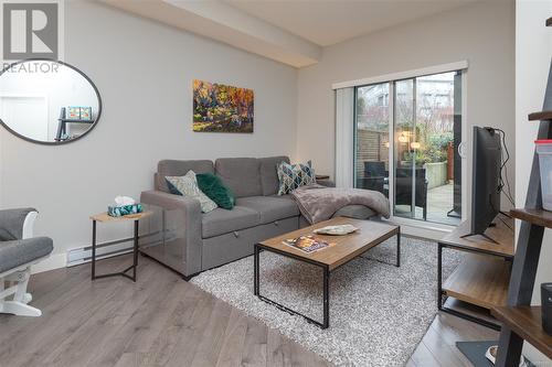 103 1000 Inverness Rd, Saanich, BC - Indoor Photo Showing Living Room