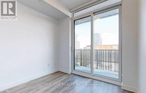 1011 - 8 Eglinton Avenue E, Toronto, ON - Indoor Photo Showing Other Room