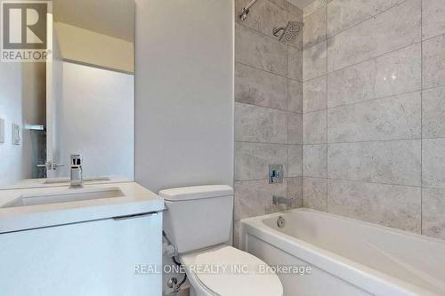 1011 - 8 Eglinton Avenue E, Toronto, ON - Indoor Photo Showing Bathroom