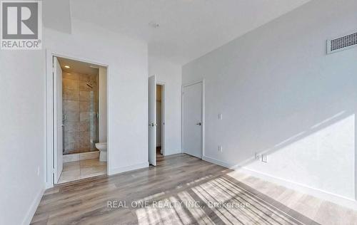 1011 - 8 Eglinton Avenue E, Toronto, ON - Indoor Photo Showing Other Room