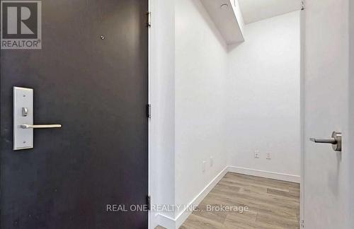 1011 - 8 Eglinton Avenue E, Toronto, ON - Indoor Photo Showing Other Room