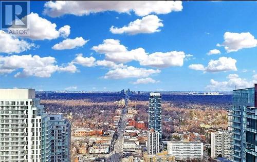 1011 - 8 Eglinton Avenue E, Toronto, ON - Outdoor With View