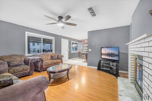 8035 123 Street, Surrey, BC - Indoor Photo Showing Living Room