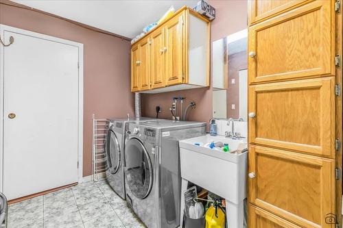 8035 123 Street, Surrey, BC - Indoor Photo Showing Laundry Room