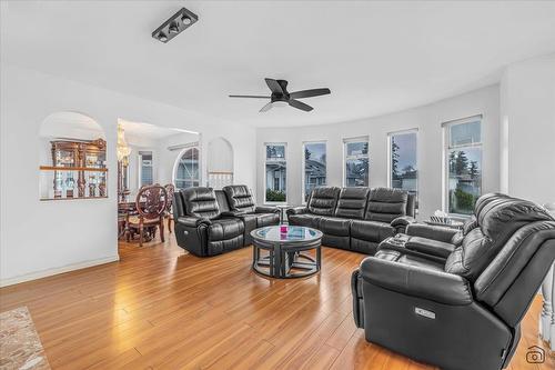 8035 123 Street, Surrey, BC - Indoor Photo Showing Living Room