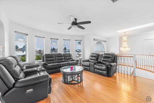 8035 123 Street, Surrey, BC - Indoor Photo Showing Living Room