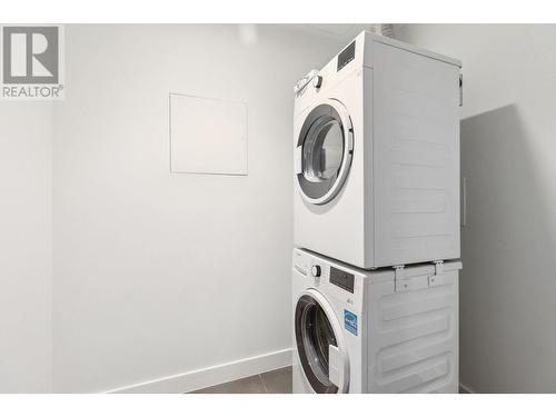 1003 620 Cardero Street, Vancouver, BC - Indoor Photo Showing Laundry Room