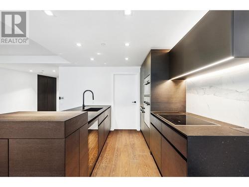 1003 620 Cardero Street, Vancouver, BC - Indoor Photo Showing Kitchen With Upgraded Kitchen