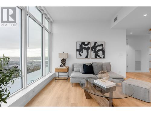 2307 505 Nelson Street, Coquitlam, BC - Indoor Photo Showing Living Room