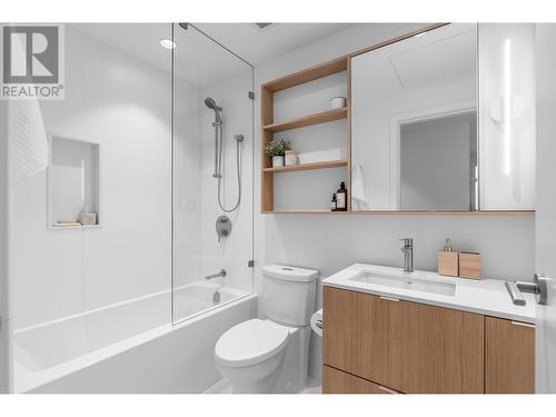 2307 505 Nelson Street, Coquitlam, BC - Indoor Photo Showing Bathroom