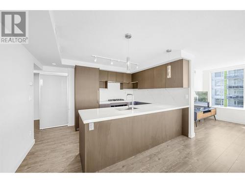 1507 8833 Hazelbridge Way, Richmond, BC - Indoor Photo Showing Kitchen