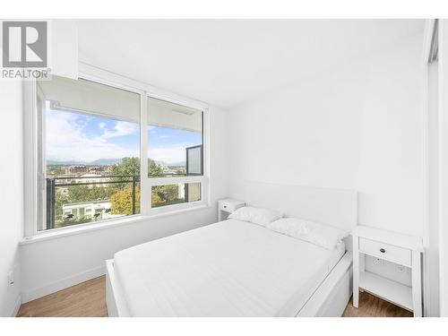 1507 8833 Hazelbridge Way, Richmond, BC - Indoor Photo Showing Bedroom