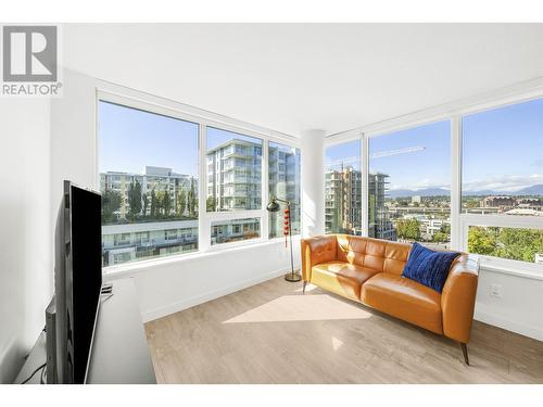 1507 8833 Hazelbridge Way, Richmond, BC - Indoor Photo Showing Living Room