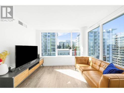 1507 8833 Hazelbridge Way, Richmond, BC - Indoor Photo Showing Living Room