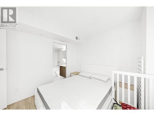 1507 8833 Hazelbridge Way, Richmond, BC - Indoor Photo Showing Bedroom