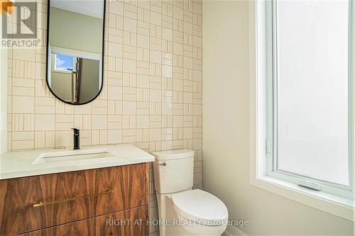 583 Codd'S Road N, Ottawa, ON - Indoor Photo Showing Bathroom