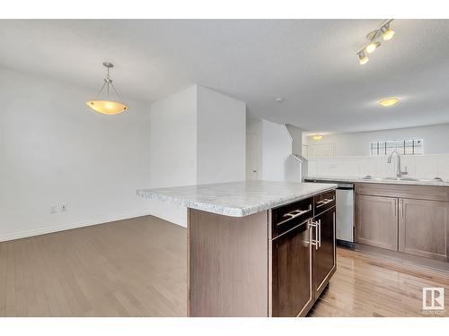 #35 2051 Towne Centre Bv Nw, Edmonton, AB - Indoor Photo Showing Kitchen