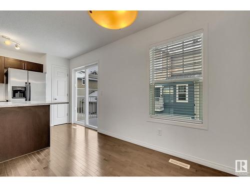 #35 2051 Towne Centre Bv Nw, Edmonton, AB - Indoor Photo Showing Kitchen