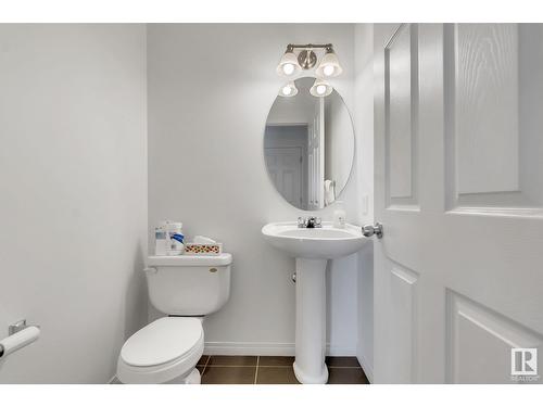 #35 2051 Towne Centre Bv Nw, Edmonton, AB - Indoor Photo Showing Bathroom