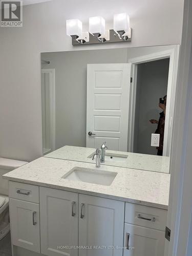 121 Marconi Court, London, ON - Indoor Photo Showing Bathroom