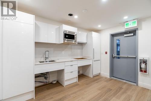 406 5399 Joyce Street, Vancouver, BC - Indoor Photo Showing Kitchen