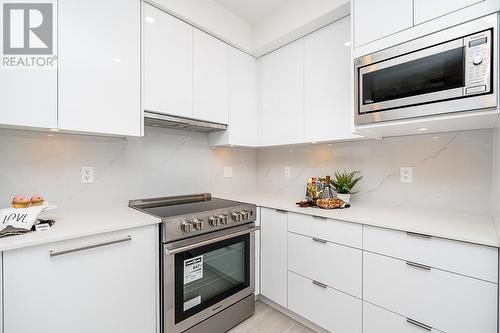 406 5399 Joyce Street, Vancouver, BC - Indoor Photo Showing Kitchen