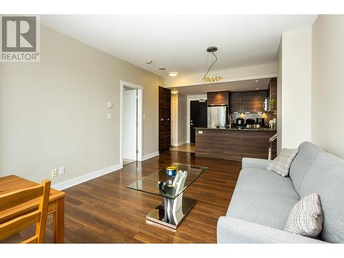 2606 2968 Glen Drive, Coquitlam, BC - Indoor Photo Showing Living Room