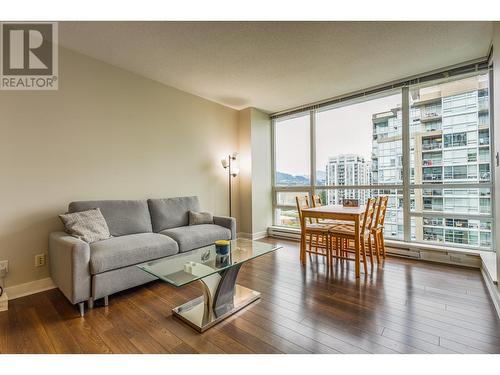 2606 2968 Glen Drive, Coquitlam, BC - Indoor Photo Showing Living Room