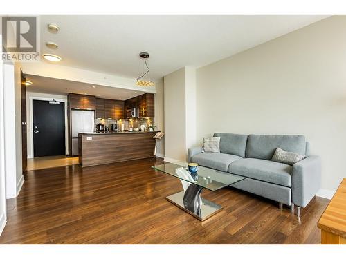 2606 2968 Glen Drive, Coquitlam, BC - Indoor Photo Showing Living Room