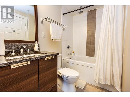 2606 2968 Glen Drive, Coquitlam, BC - Indoor Photo Showing Bathroom