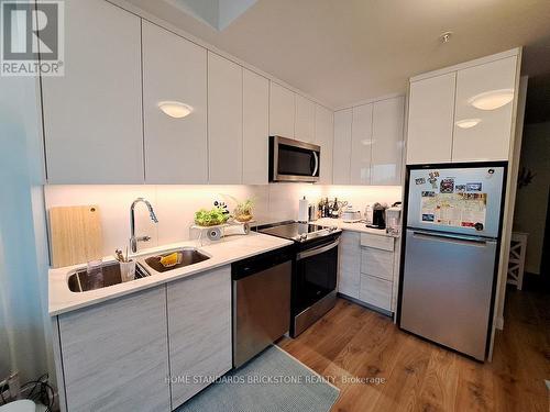 405 - 60 Frederick Street, Kitchener, ON - Indoor Photo Showing Kitchen