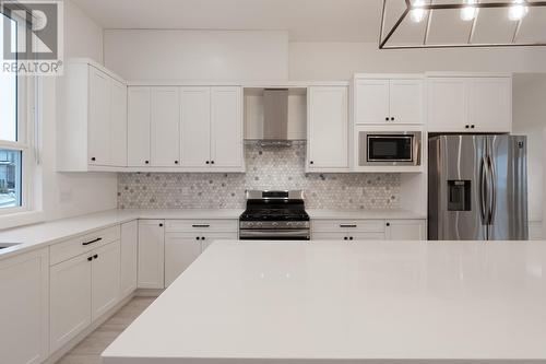 177 Holloway Drive, Kamloops, BC - Indoor Photo Showing Kitchen