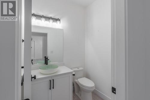 177 Holloway Drive, Kamloops, BC - Indoor Photo Showing Bathroom