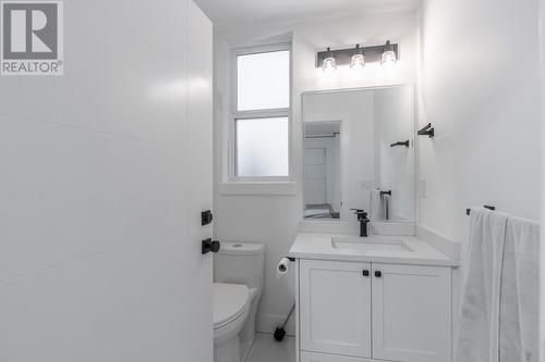 177 Holloway Drive, Kamloops, BC - Indoor Photo Showing Bathroom