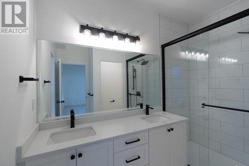 177 Holloway Drive, Kamloops, BC - Indoor Photo Showing Bathroom