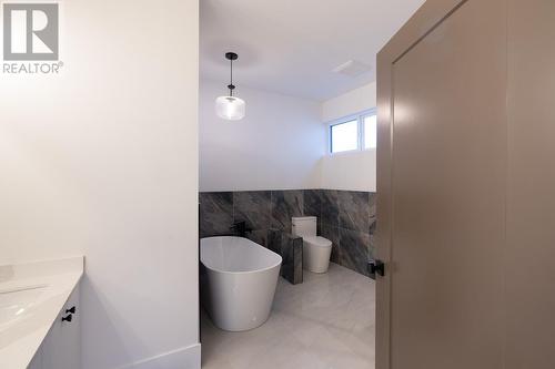 181 Holloway Drive, Kamloops, BC - Indoor Photo Showing Bathroom