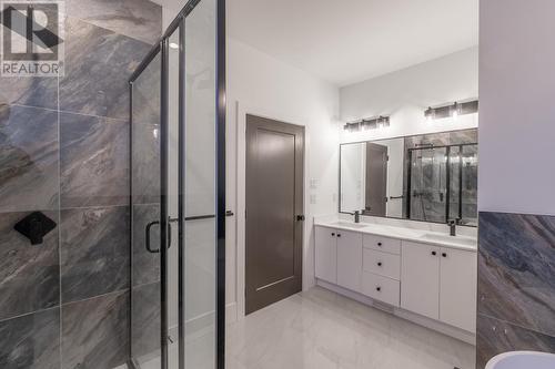 181 Holloway Drive, Kamloops, BC - Indoor Photo Showing Bathroom