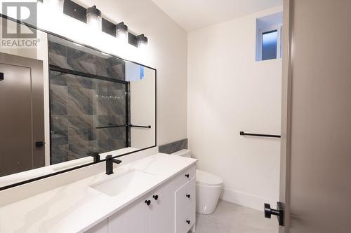 181 Holloway Drive, Kamloops, BC - Indoor Photo Showing Bathroom