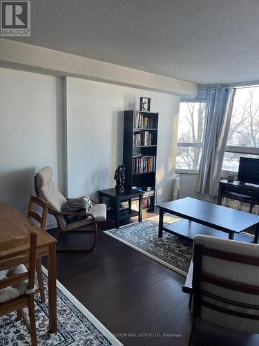 202 - 1500 Riverside Drive, Ottawa, ON - Indoor Photo Showing Living Room